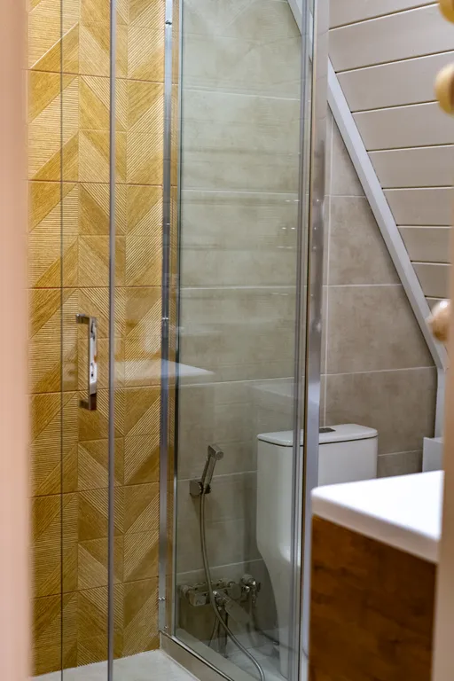 Двухэтажный A-frame домик у реки Гарабаши с видом на горы