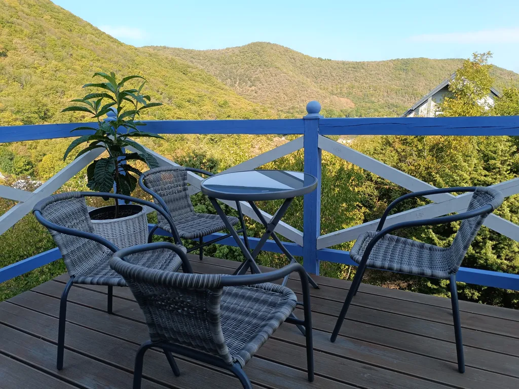 Уютный домик с видом на озеро