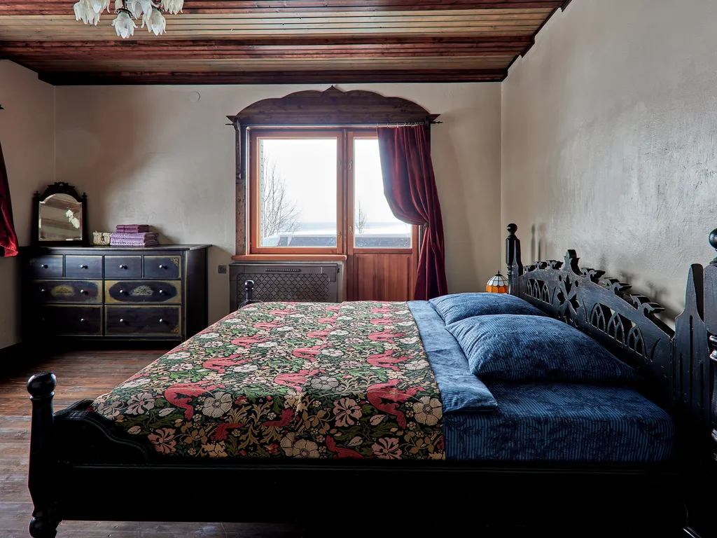 Готический замок Гранат Альдога