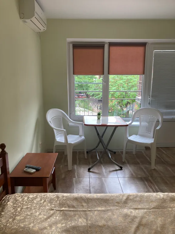 Уютная комната с балконом