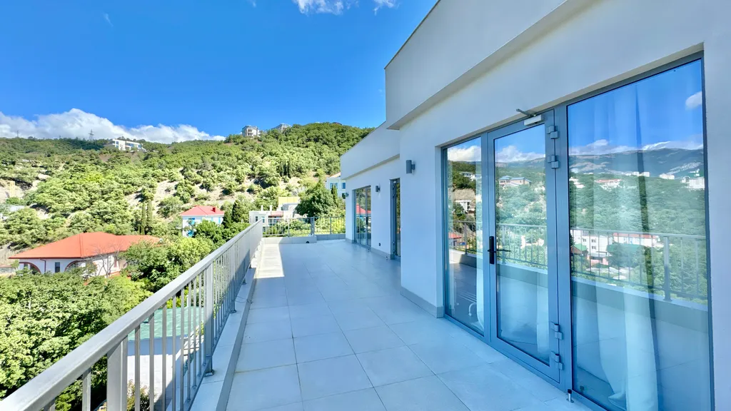 Часть дома с бассейном недалеко от моря Отрадное Ялта