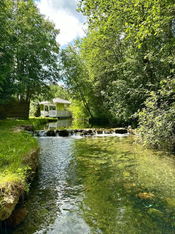 Коттедж Красивый дом с 2 спальнями — Ропша