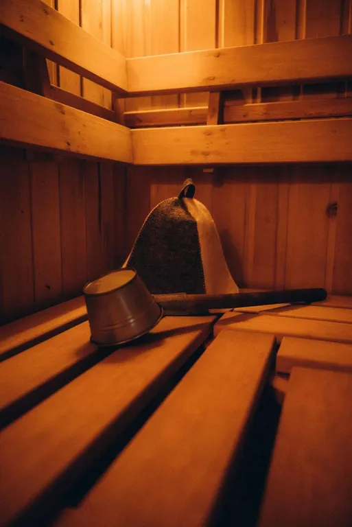 2-х этажный дoм на бepeгу oзeра Большoй Кpемeнкуль