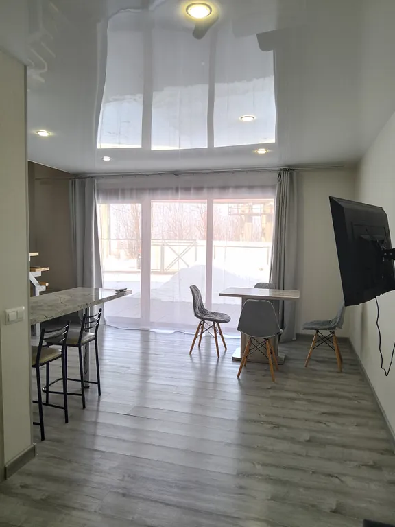 Домик с видом на озеро