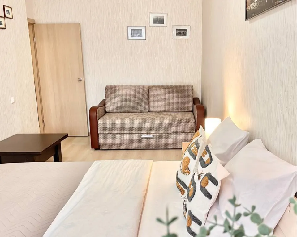 Евродвушка Апарт Гулливер с лоджией в центре