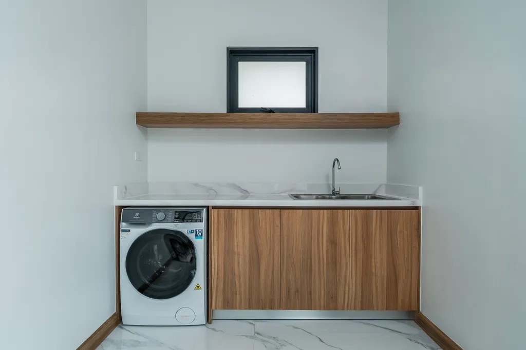 Новая вилла с бассейном, террасой и барбекю зоной, рядом с Боат авеню