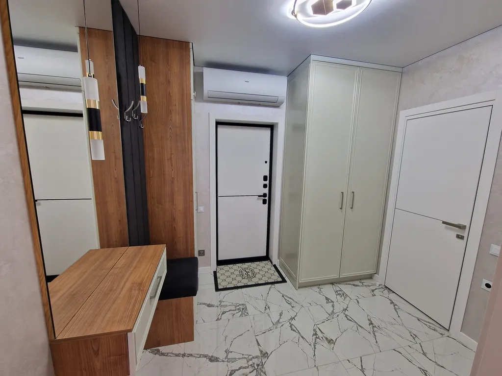 Квартира с ремонтом и видом на озеро Мойнаки