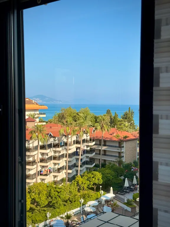 Sea View 2BD Flat 100m to the Beach