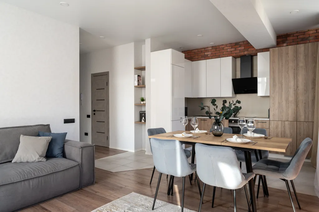 Просторная стильная квартира с видом на горы