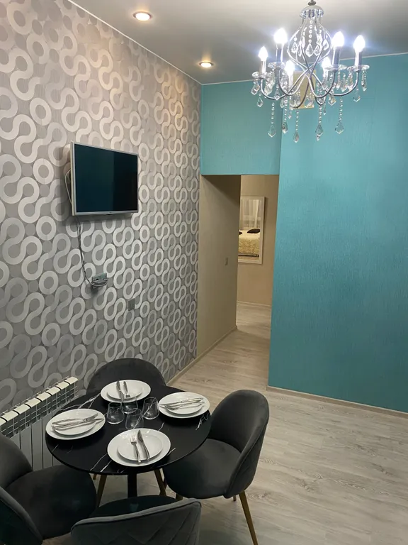 Стильная квартира с разноплановым освещением