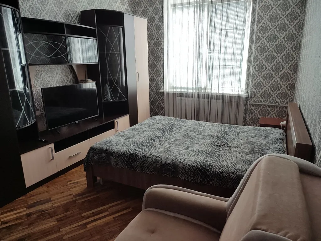 Уютная квартира со своим двориком и стоянкой