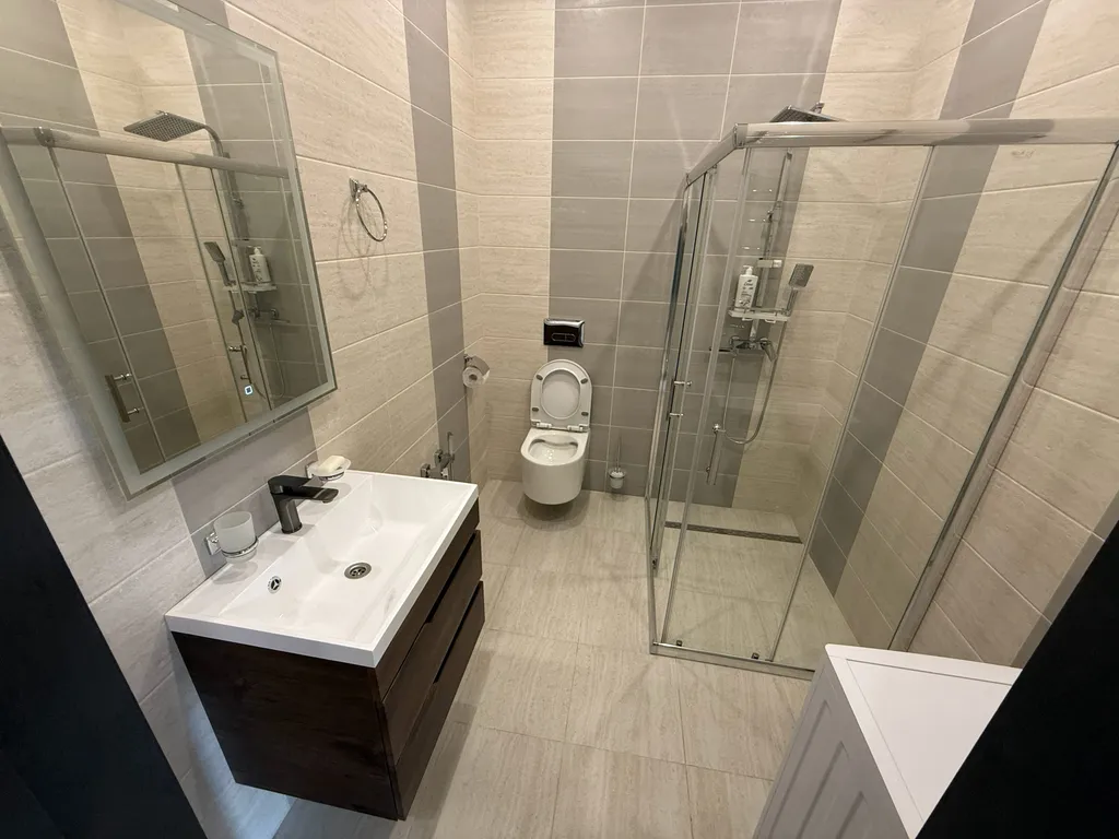 Дом с бассейном и 6 спальнями