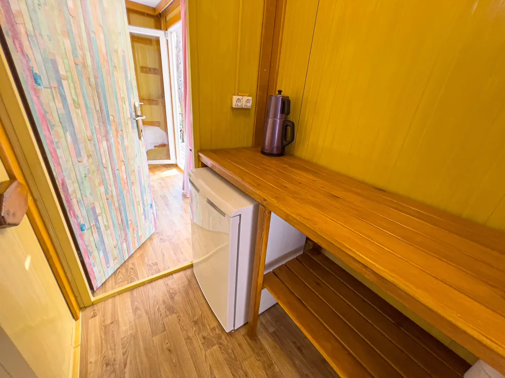 Бунгало в сосновом лесу на берегу Средиземного моря, Турция