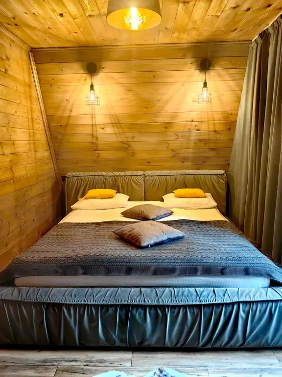 Уютный дом в сосновом бору с видом на горы