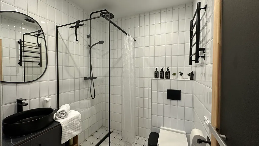 Дом с мольбертом