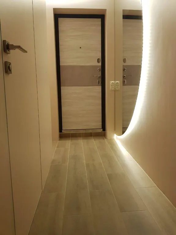 Дизайнерская 2-к квартира с французским балкончиком