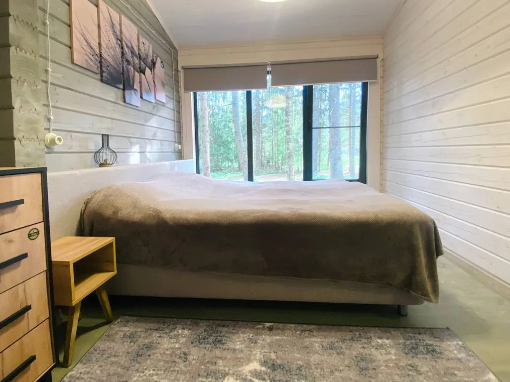 Дом на 6 человек в лесу на берегу озера