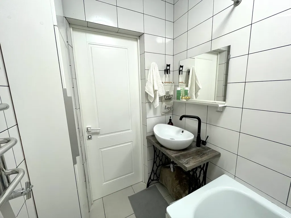 Стильная чистюля с видом на поле и закатные пейзажи