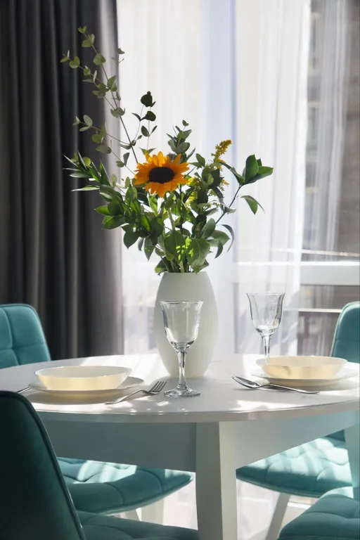 Апартамент с панорамными окнами и очками виртуальной реальности