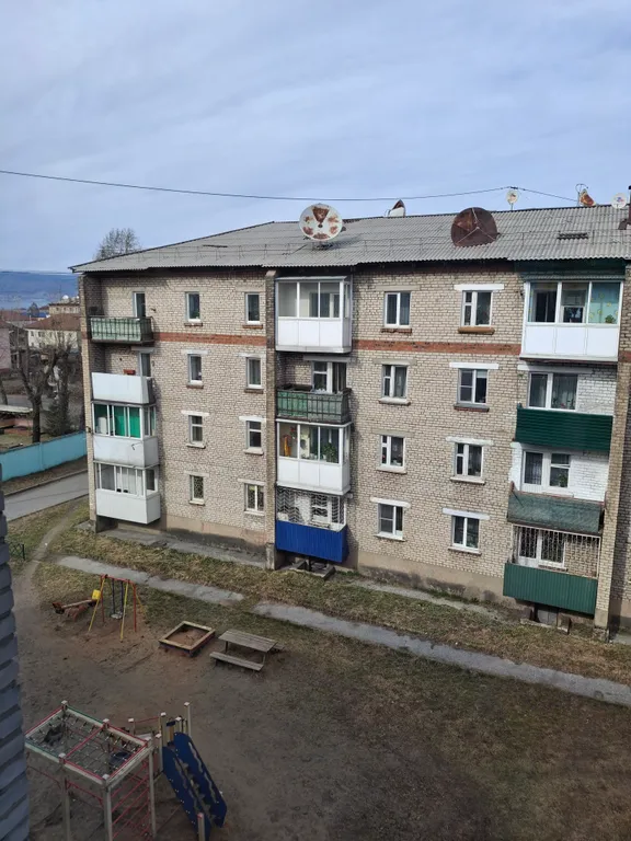 Уютная просторная квартира в центре города с видом на озеро и горы