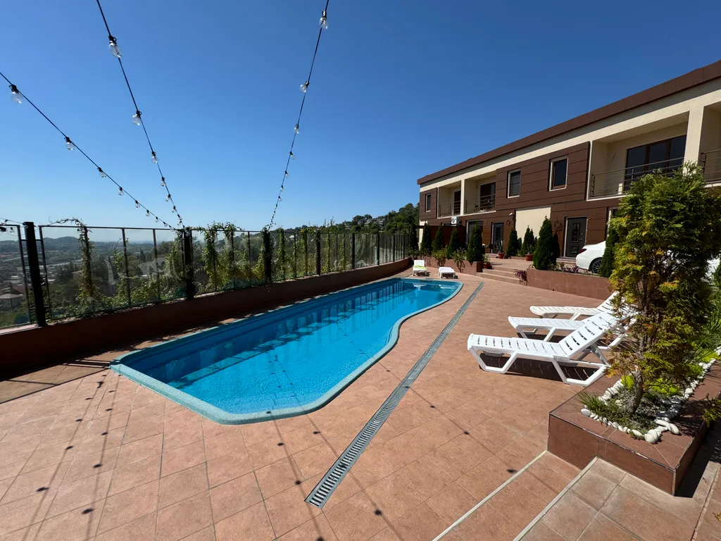 Уютный таунхаус с бассейном