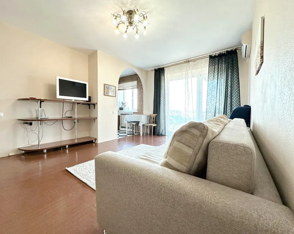 2-комнатная квартира в центре на Кирова рядом со стадионом Химик