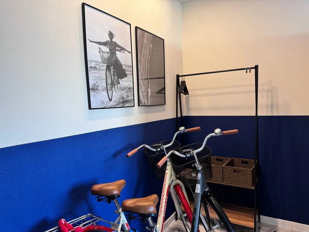 Апартамент в спальном районе с велосипедами