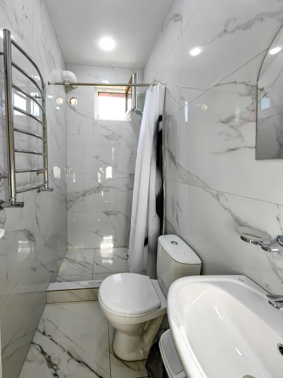 Апартаменты в светлых тонах с видом на горы