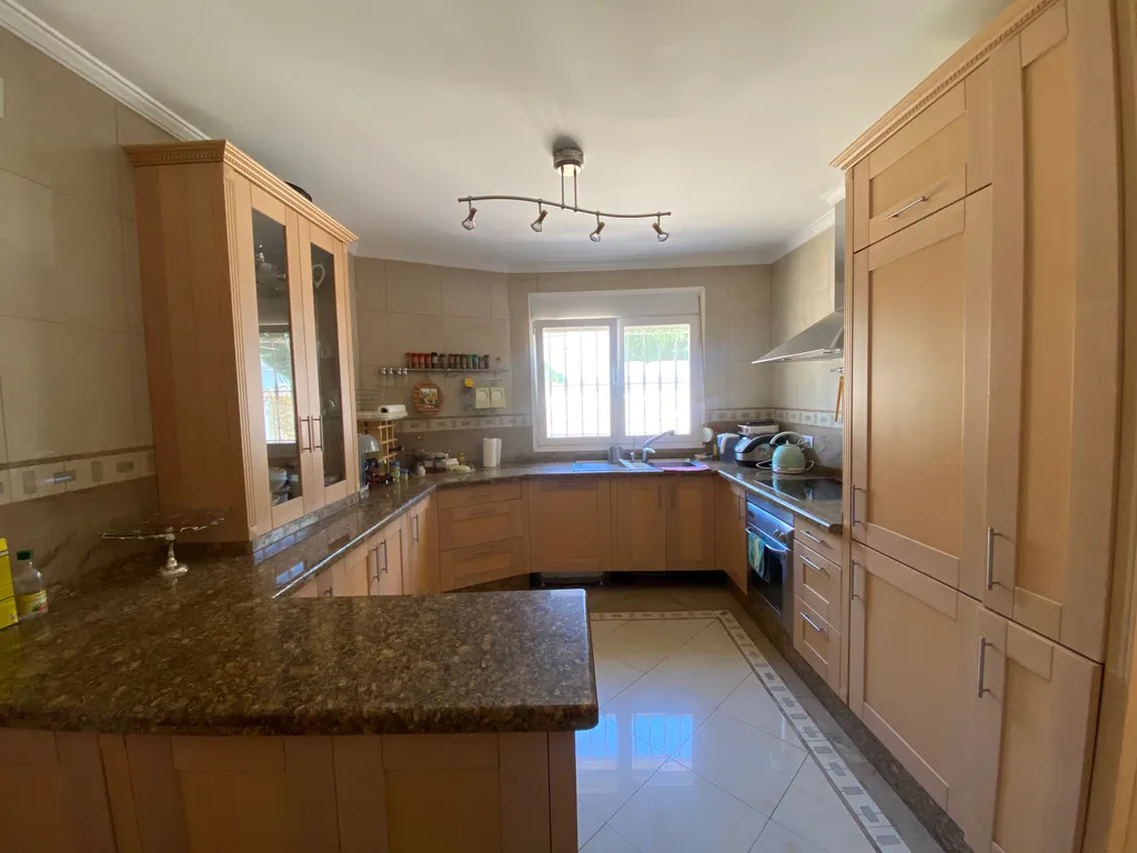 7-комнатный Дом