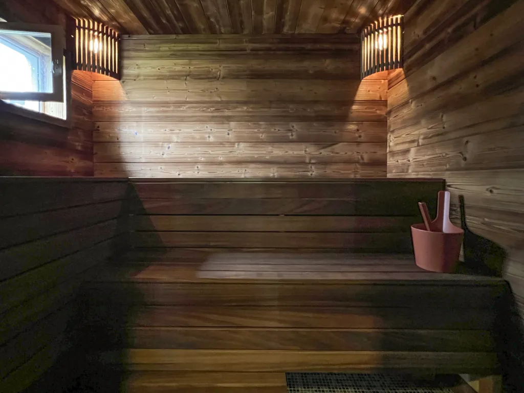 Коттедж Дом с сауной и видом на озеро — Стеклянный