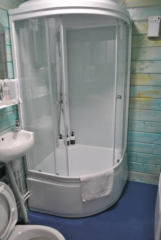 Лодж на холме с видом на озеро