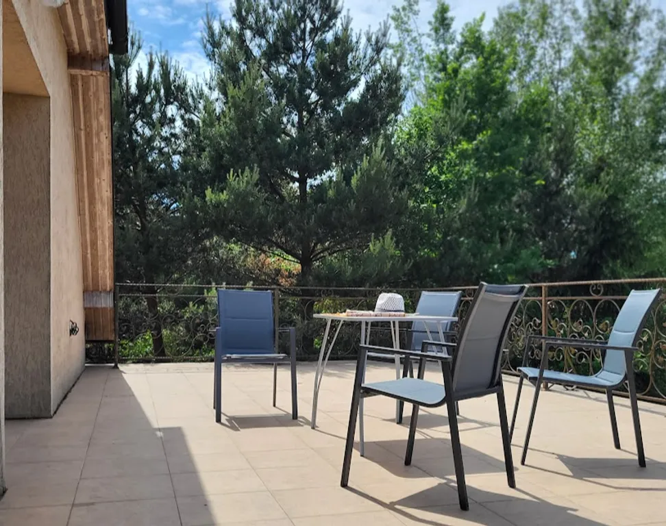 Двухэтажный коттедж на участке 8 соток