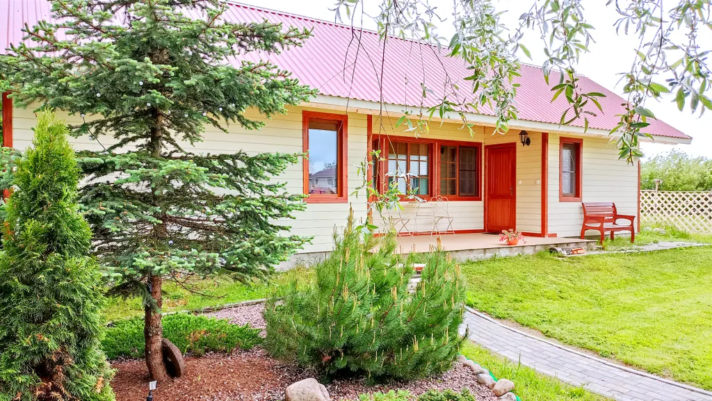 Дом на берегу реки