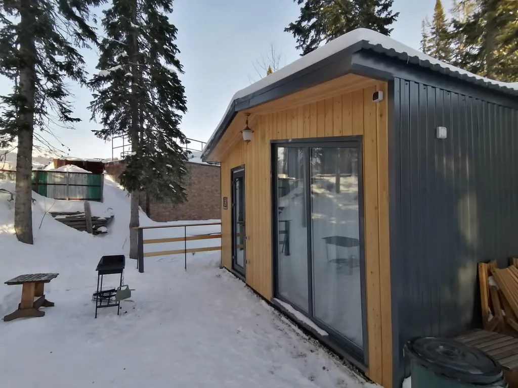 Большой дом на горе у подъемников