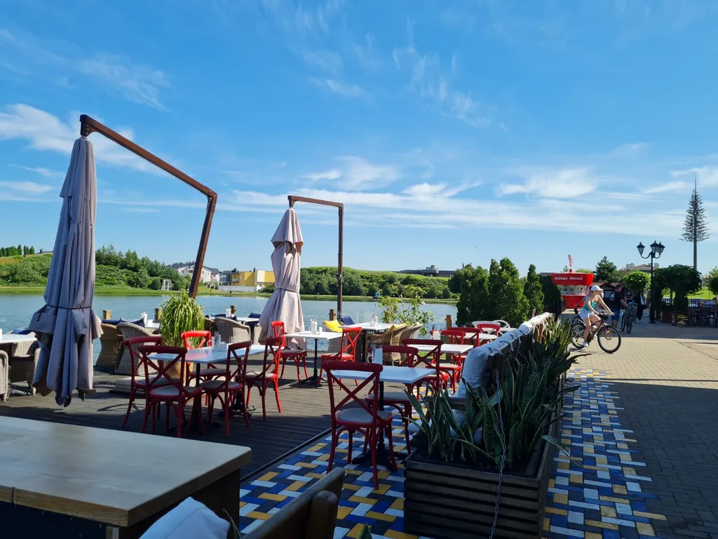 Квартира Квартира Fresh Orange в центре Немецкой деревни у озера, дистанционное заселение — Краснодар