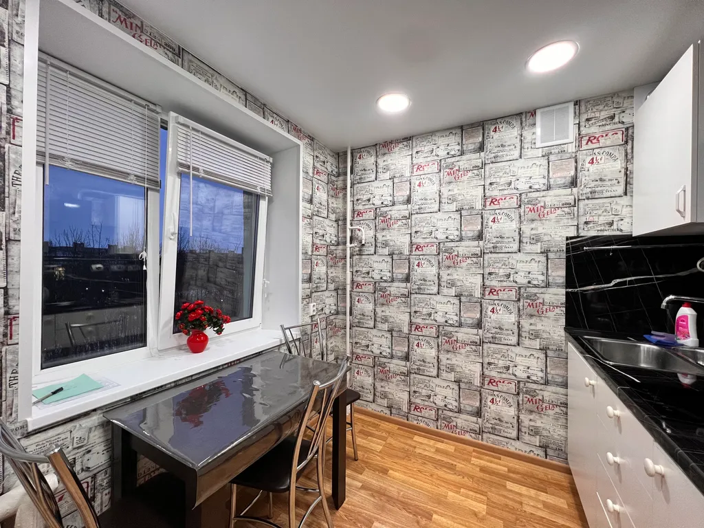 Двухкомнатная квартира в центре возле ряда сетевых магазинов