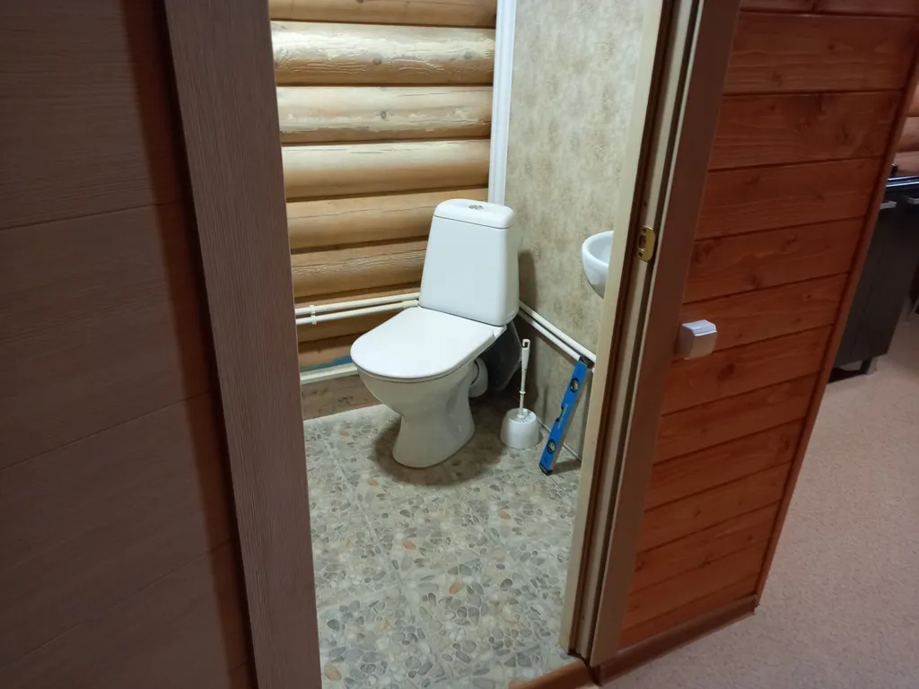 Домик из сосны в городе  С.