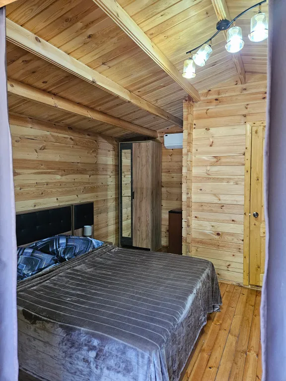 Коттедж Эко домик с парковкой рядом с горной рекой — Гагра