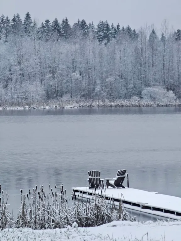 Вилла Nelli с видом на озеро и зоной барбекю среди каменной россыпи