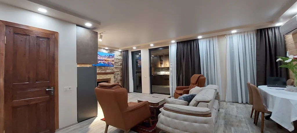 Коттедж с видом на город