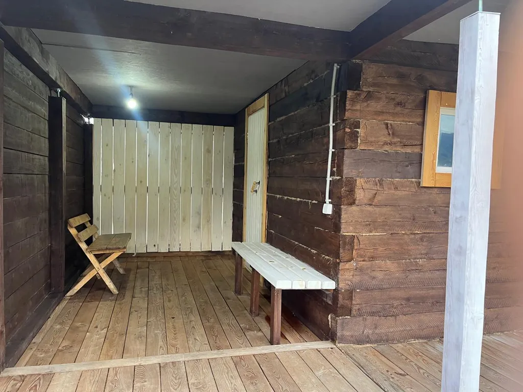 Благоустроенный просторный коттедж с видом на горы для большой компани