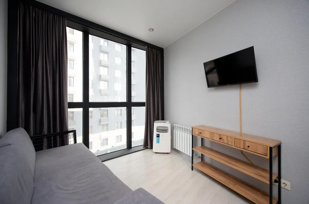 Уютная студия с панорамным окном