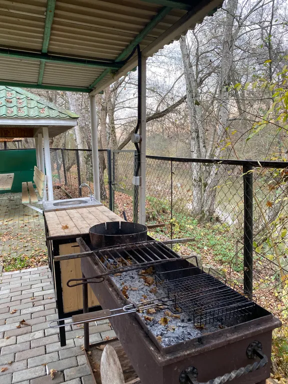 Дом на берегу реки