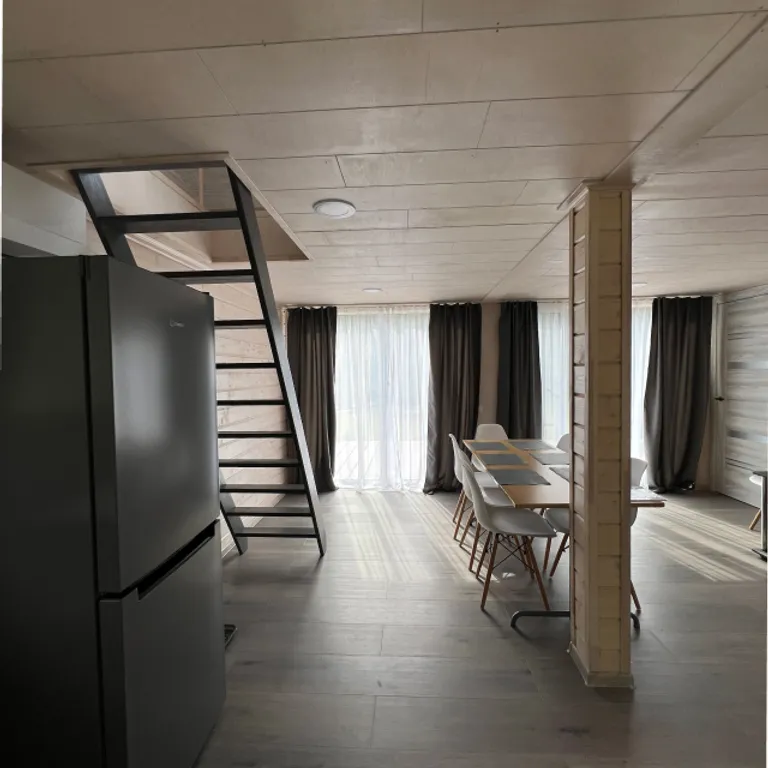 Коттедж Модульный коттедж на самом берегу реки — Ручьи