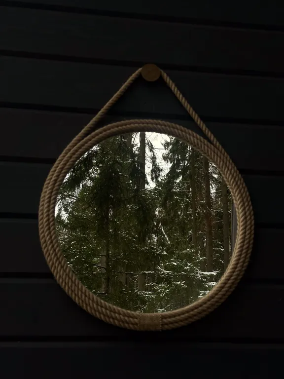 Уютный дом на живописной поляне в лесу с панорамными окнами