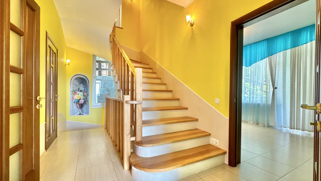 Дом с бассейном в Аутке