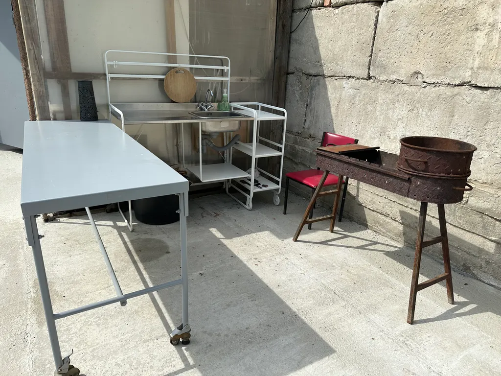 Уютный дом на берегу реки Волга