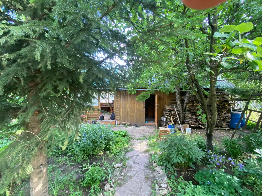 Уютная дача с садом и парковкой. До воды 200м Дача 2 эт.,3 комнаты.