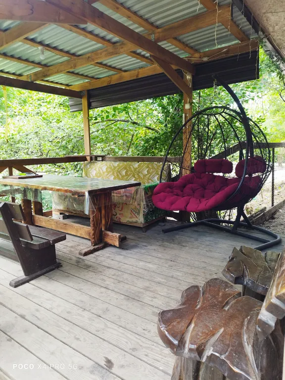 Романтик у реки