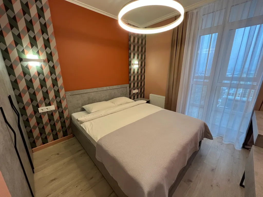 Потрясающий вид с 21 этажа в новой дизайнерской квартире в центре